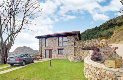 Collia Villa | Rustic apartment in Parres Asturias with a splendid view
