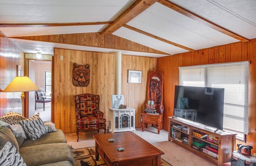 Paradise Estates Cabin | Rustic Ashford Cabin w/ Yard & Fire Pit!