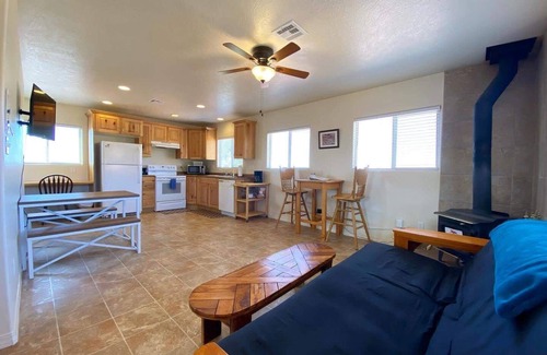 Kanab Apartment | Rustic Barn Loft Near Kanab Red Cliffs | Pet Friendly