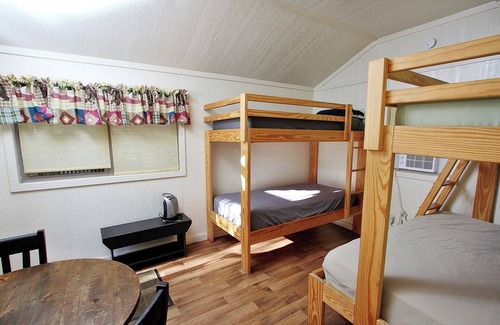 Spring Mills Cabin | Rustic Cabin 73 w/4 Beds