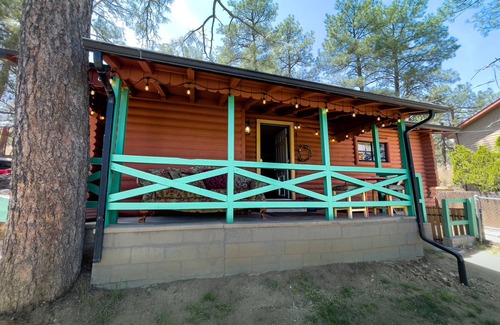 Mountain Club House | Rustic Cabin Bordering the Pines, Less than 1mi to DT Square
