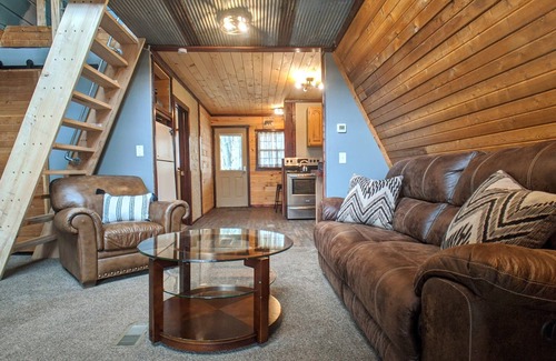 Mesick House | Rustic Cabin Centrally located for the Outdoor Adventurer