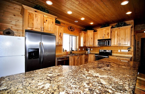 Tollgate Canyon Cabin | Rustic Cabin Getaway, New Hot Tub