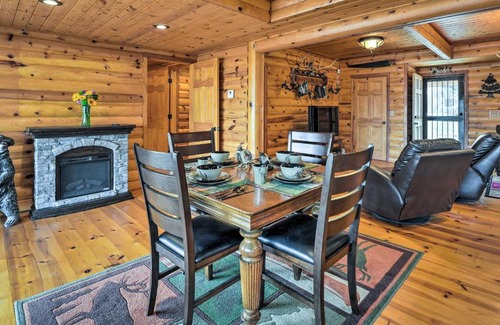 Eagle Rock House | Rustic Cabin in Roaring River State Park!