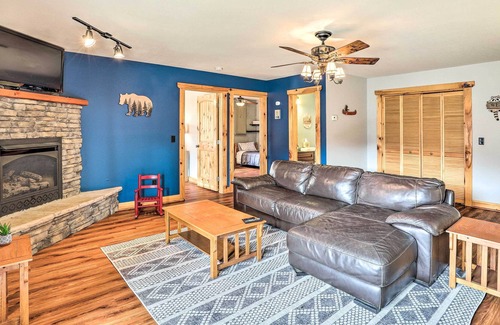 Canton Cottage | Rustic Cabin w/ Mountain Views & Private Deck!