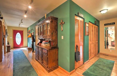 Ponderosa Trails House | Rustic Cabin with Deck about 4 Mi to Old Town Flagstaff!