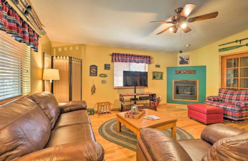 Ponderosa Trails House | Rustic Cabin with Deck about 4 Mi to Old Town Flagstaff!