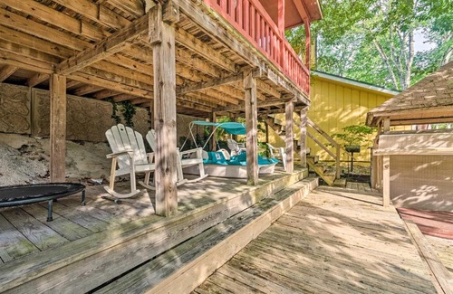 Mid America House | Rustic Cabin with Hot Tub and Dock on Lake Hamilton!