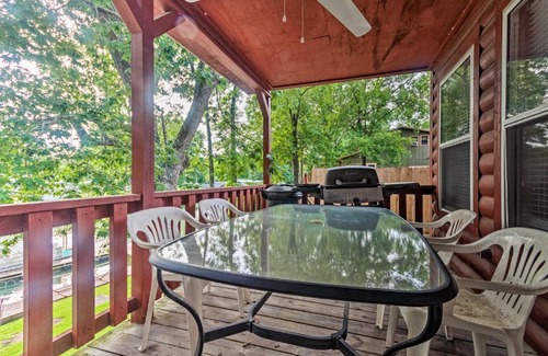 Mid America House | Rustic Cabin with Hot Tub and Dock on Lake Hamilton!