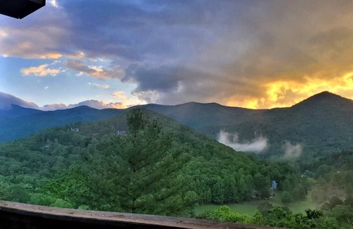 Hiawassee Cabin | Rustic cabin with million dollar views!