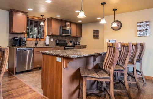 Reeds Spring Cabin | RUSTIC CABIN with 7 Master Suites! By Pool!
