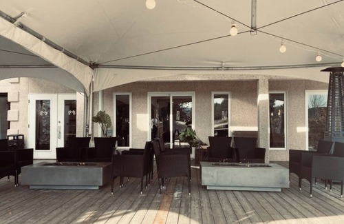 Papineau Regional County Municipality Ski Chalet | Rustic chalet for 100 people
