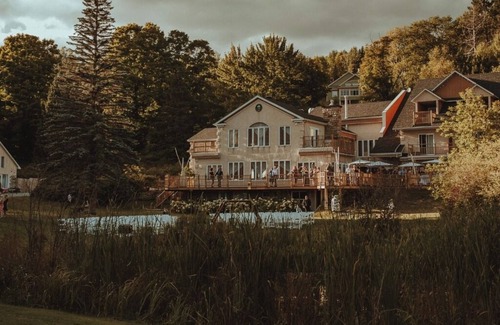 Papineau Regional County Municipality Ski Chalet | Rustic chalet for 100 people