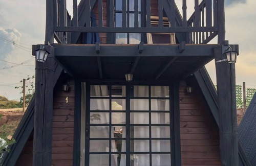 Serra Negra Ski Chalet | Rustic chalet with hot tub, beautiful view and breakfast in Serra Negra