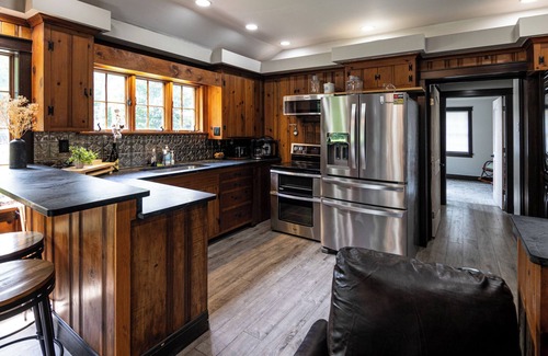 Dola Cabin | Rustic charm meets modern comfort in this hidden woodland cabin getaway