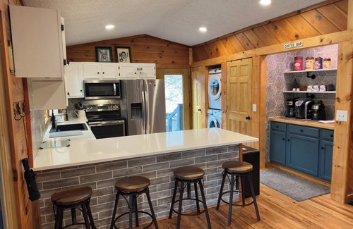Hemphill Heights Cabin | Rustic Charm Meets Modern Comfort – Cozy Mountain Cabin Retreat at Calm Creek!