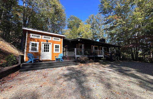 Hemphill Heights Cabin | Rustic Charm Meets Modern Comfort – Cozy Mountain Cabin Retreat at Calm Creek!