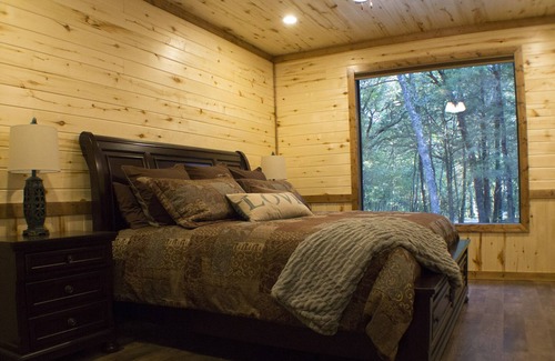 Wills Point Cabin | Rustic Charm - New Luxury Log Cabin