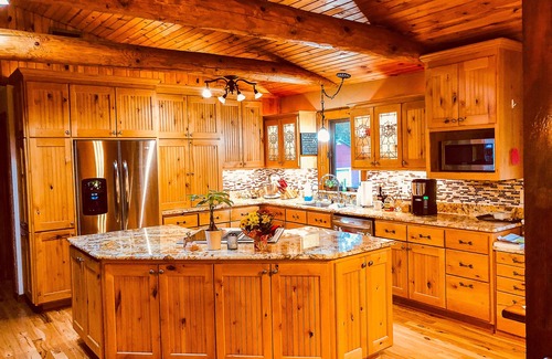 Colgate House | Rustic Charm: Pewaukee Lake Cabin, Sauna & Hot Tub