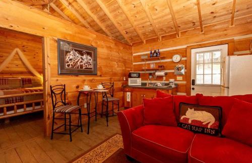 Copperhill House | Rustic Copperhill Cabin Perfect for a Romantic Getaway in Tennessee