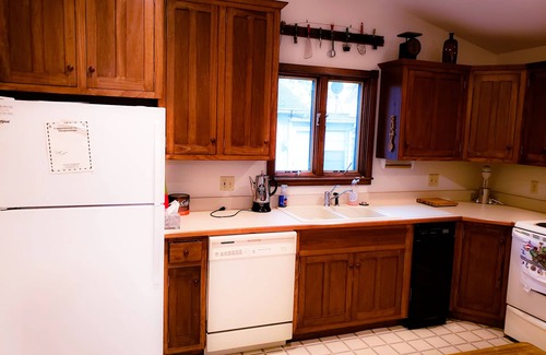 Lakeside House | Rustic Cottage w/Modern Amenities - A Few Blocks to Lake/Downtown