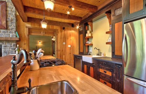 Mont-Tremblant Cottage | Rustic cottage Tremblant - La Maison Rouge