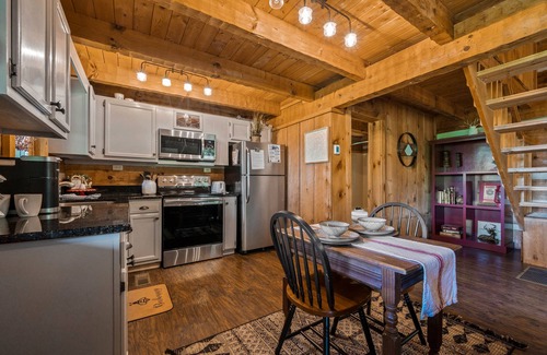 Gatlinburg - Pigeon Forge Cabin | Rustic, Cozy, Charming Cabin with a view!