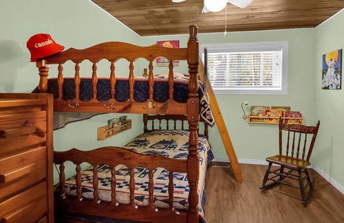 Port Franks Cottage | Rustic & Cozy Cottage - Just a 4 Min. Drive to the Beach!