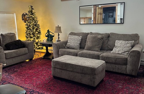 Oneida Apartment | Rustic cozy large 1-bedroom, Queen Size Bed