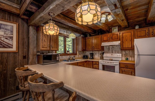 Rowleys Bay Cabin | Rustic, cozy log home vacation retreat near Sister Bay.