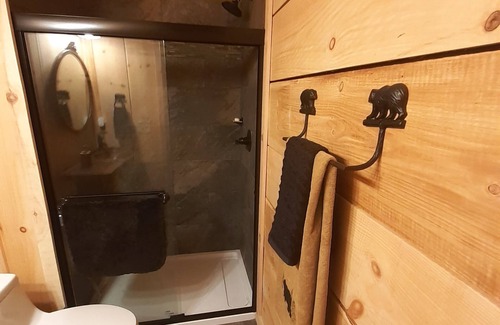 Lakemont Cabin | Rustic Cozy River Cabin, Hiking, Waterfalls, and Tallulah Gorge , Great Location