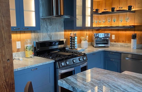 Harvey Cedars House | Rustic Elegance on the Cove- nPremier Location-Fully Remodeled Historical Homenn