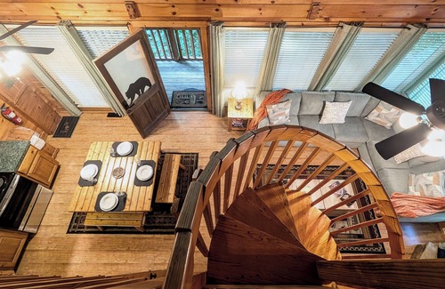 Gatlinburg - Pigeon Forge Cabin | Rustic Elegant Peaceful Mtn Cabin, beautiful treehouse, hot tub, games galore,