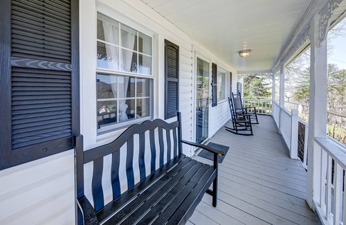 Blairsville House | Rustic escape with fireplace, firepit, Ping-Pong, basketball & AC - dog-friendly