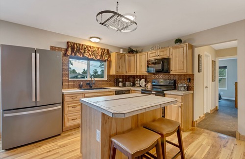 Estes Park House | Rustic Estes Park Home w/Private Hot Tub