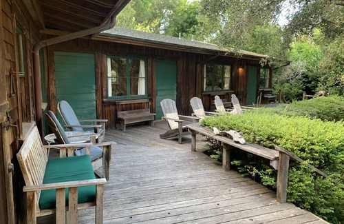 Inverness House | Rustic family vacation retreat with private tennis court (dogs welcome!)