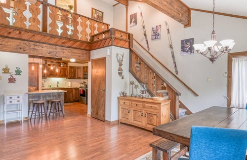 Red River House | Rustic getaway near skiing & town with fast WiFi, deck, grill, & private W/D