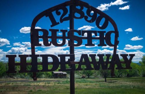 Cortez House | Rustic Hideaway