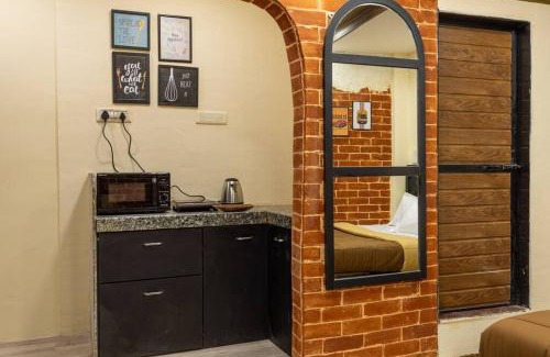 Pali Hill Apartment | Rustic House near the sea