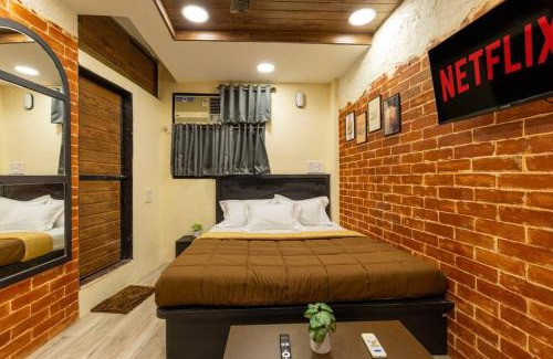 Pali Hill Apartment | Rustic House near the sea