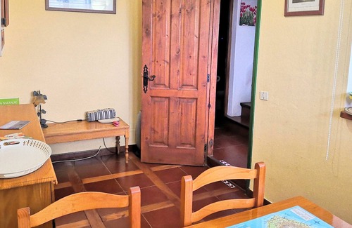 Valle de San Lorenzo Apartment | Rustic housing in rural area, Duplex. South Zone. 3 rooms free WiFi.
