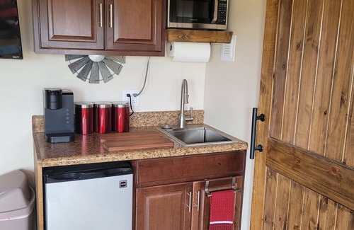 Landrum Cabin | Rustic King Guesthouse with Firepit and Panoramic Mountain Views