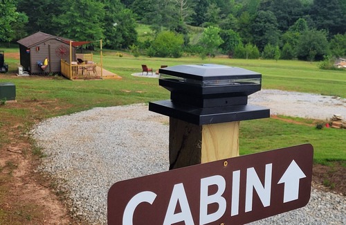 Landrum Cabin | Rustic King Guesthouse with Firepit and Panoramic Mountain Views
