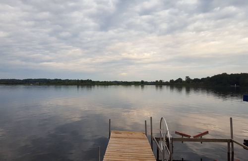 Pierceton Cottage | Rustic lake cottage steps away from Kuhn lake on the Barbee chain.