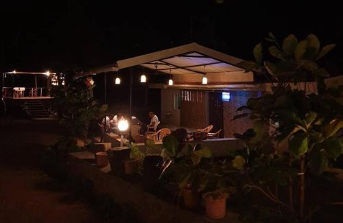 Lonavala House | Rustic Lakeside Private Escape With Huge Private Pool 2min From Lake