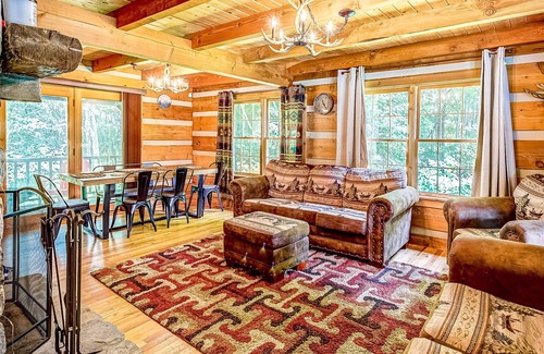 Banner Elk Cabin | Rustic Lodge W/ Free High-Speed WiFi, Private Hot Tub, Large Yard & More!