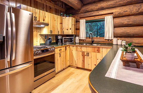 Glacier House | Rustic Lux Log Home w/Hot tub, Sauna, Pet Friendly and Mtn View