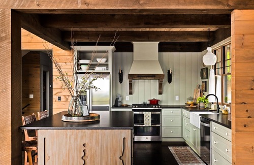 Ellijay Cabin | Rustic Luxe Lodge. Stunning Mountain Views. Hot Tub. Game & Theater Rm. Firepit