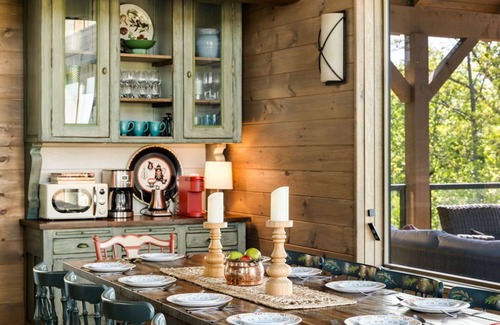 Ellijay Cabin | Rustic Luxe Lodge. Stunning Mountain Views. Hot Tub. Game & Theater Rm. Firepit