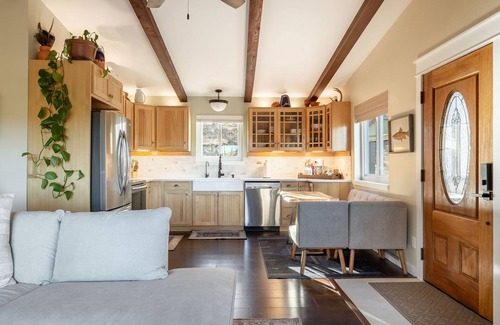 Bailey Cabin | Rustic-luxury cabin with fireplace, deck views & wildlife watching